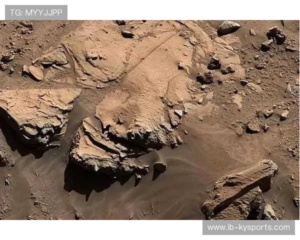 球员进球后从袜子里掏出火星探测车模型,假装在火星表面庆祝 球员进球后从袜子里掏出火星探测车模型,假装在火星表面庆祝